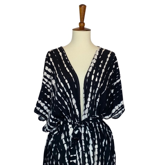 Black and White Abstract Striped Kimono Duster Beach Coverup - Picture 9 of 16